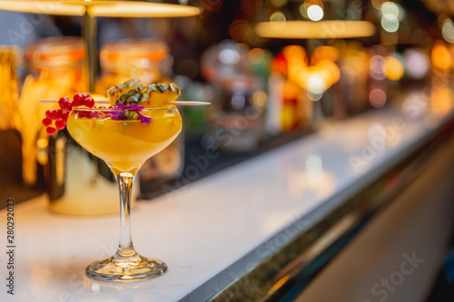 Canvas Print Best Cocktails Dublin and colorful