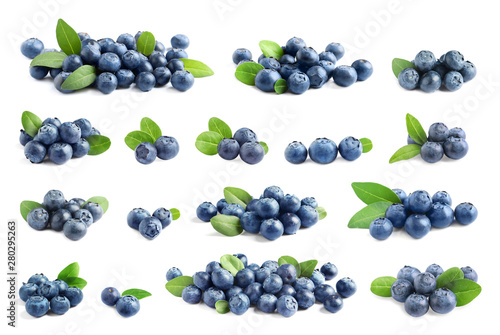 Photo Set of delicious fresh blueberries on white background