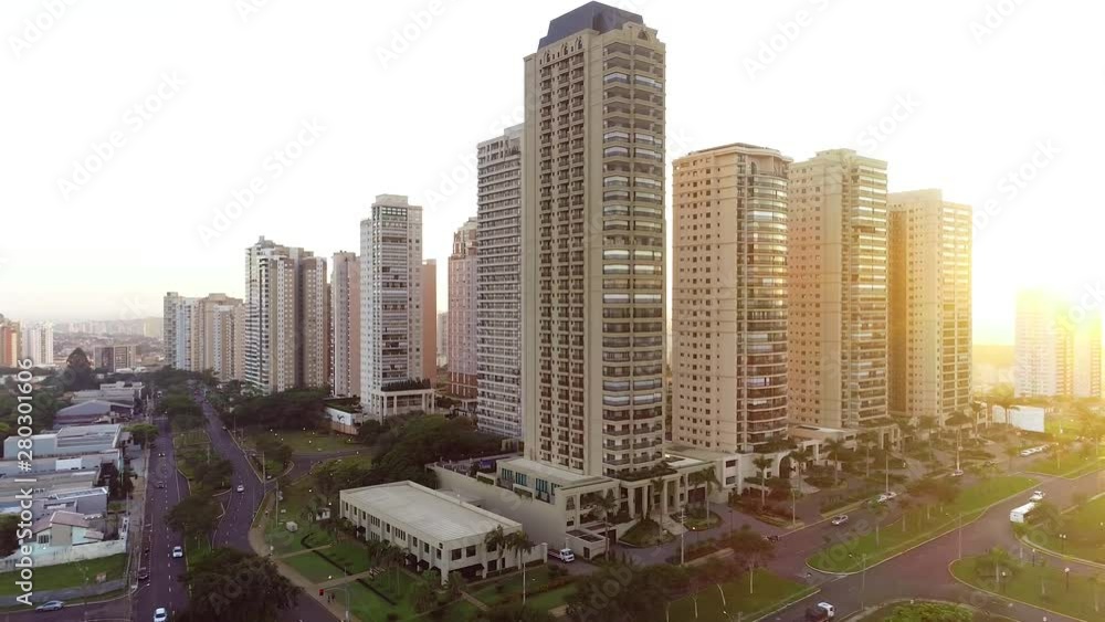Avenue called Professor João Fiúza in Ribeirão Preto, São Paulo, Brazil at sunrise. Avenue called Professor João Fiúza in Ribeirão Preto, São Paulo, Brazil at sunrise.