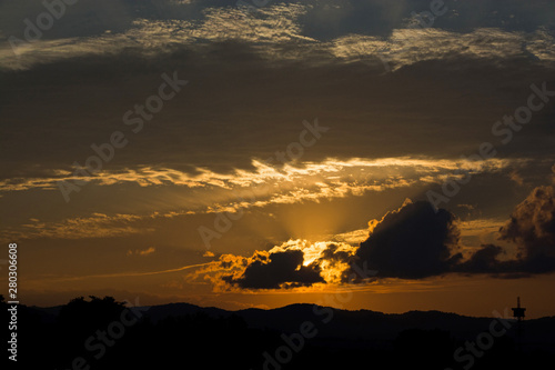 輝く夕焼け雲 © kinpouge