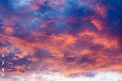 Fototapeta Naklejka Na Ścianę i Meble -  Beautiful sky with multicolored clouds at sunset.