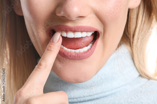 Woman with healthy teeth, c...