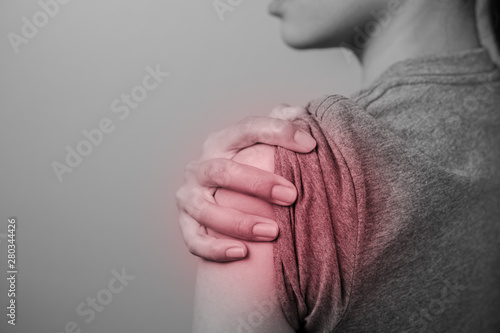 Woman with pain in the shoulder.
