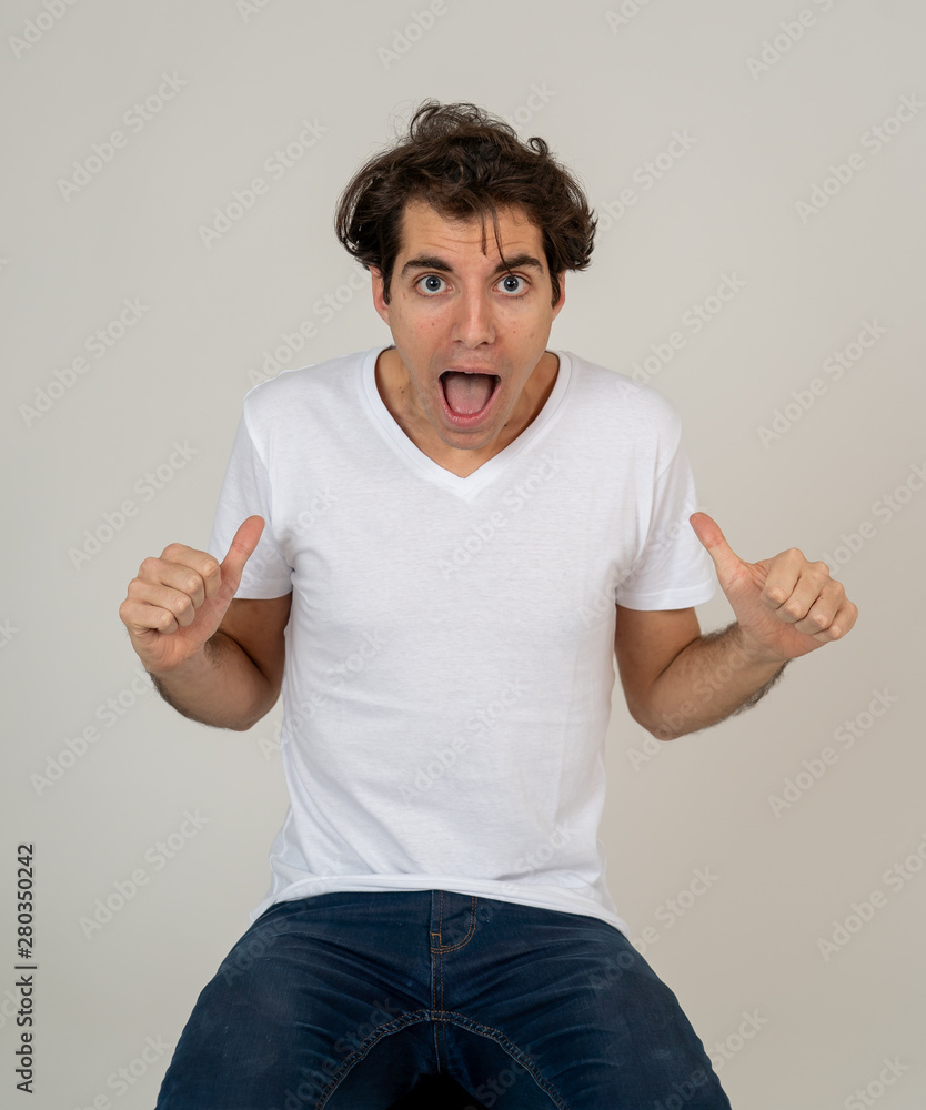 Φωτογραφία Close up portrait of funny man surprised and happy celebrating victory and winin