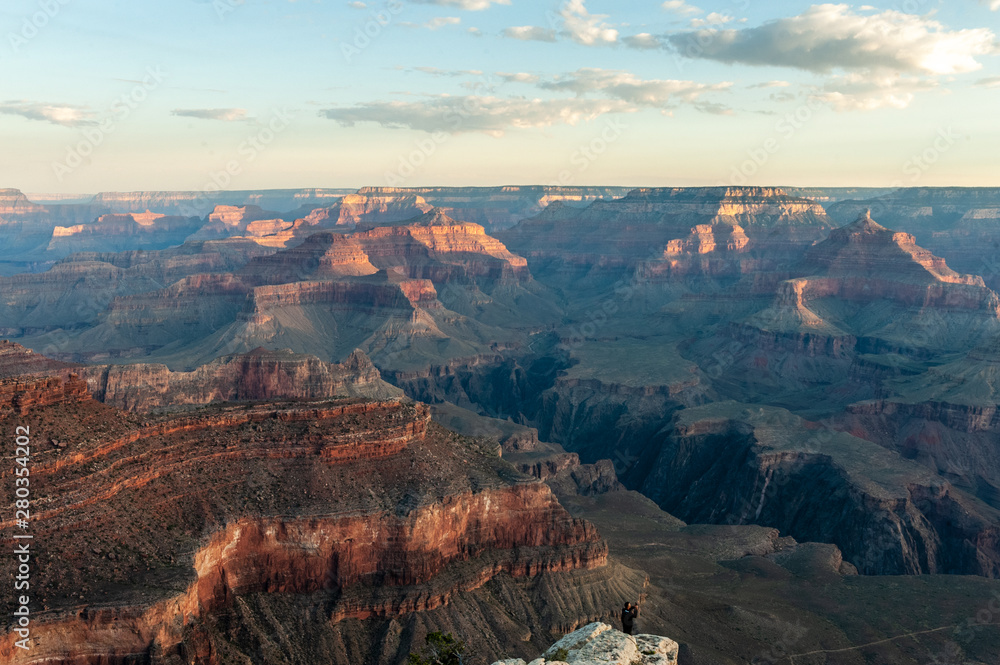 Fototapeta premium The rising sun over the grand canyon near Yavapai Point, on the southern Rim.