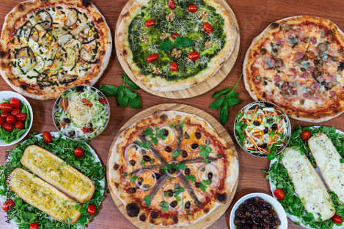 Composición de platos variados de pizza