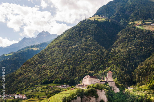 Dorf Tirol  Schloss Tirol  St. Peter  Kirche  Hochmuth  Algund  Weinberg  Wanderweg  Waalweg  Vinschgau  S  dtirol  Texelgruppe  Sommer  Italien