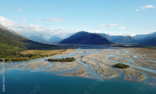 Fotografía Aerial View Dart River estuary near Glenorchy, New Zealand