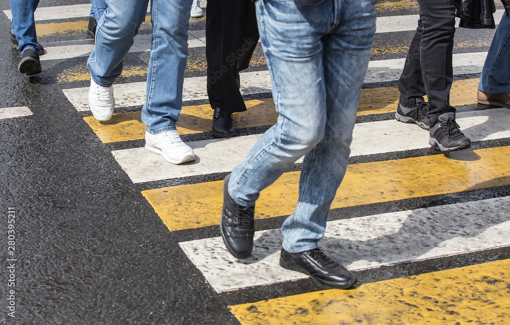 people walking on a pedestrian crossing - obrazy, fototapety, plakaty 