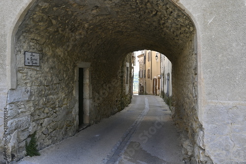 Village de Lussan dans le Gard
