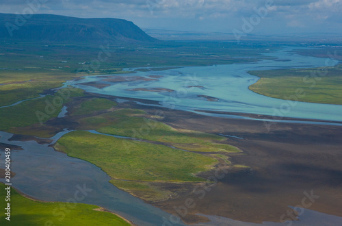 Diseños fluviales. Deshielo glaciar. Río Ölfusá. Suroeste de Islandia
