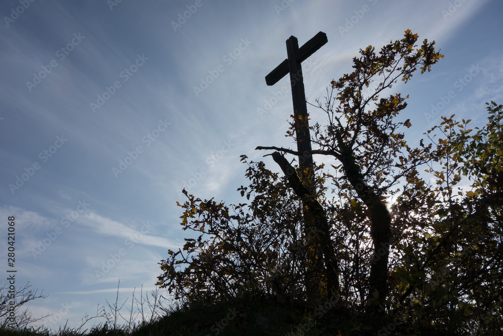 Obraz premium autumn and cross