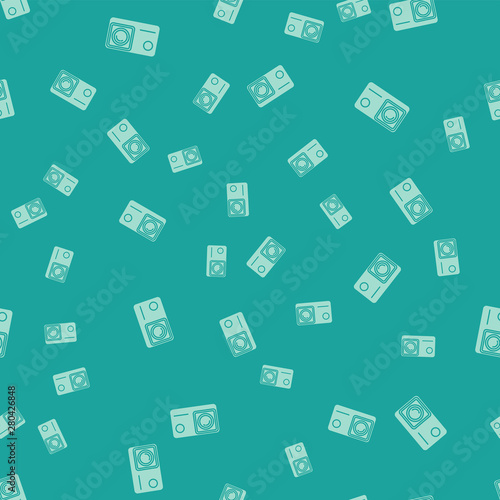 Green Action extreme camera icon isolated seamless pattern on green background. Video camera equipment for filming extreme sports. Vector Illustration