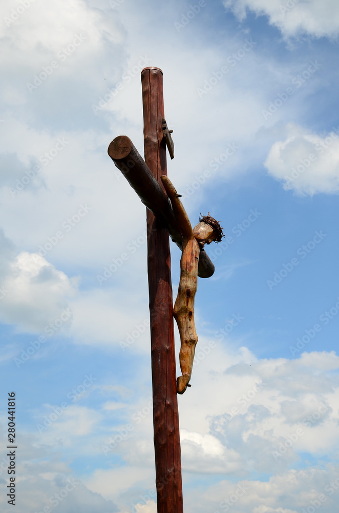 Krzyż przy wiejskiej drodze