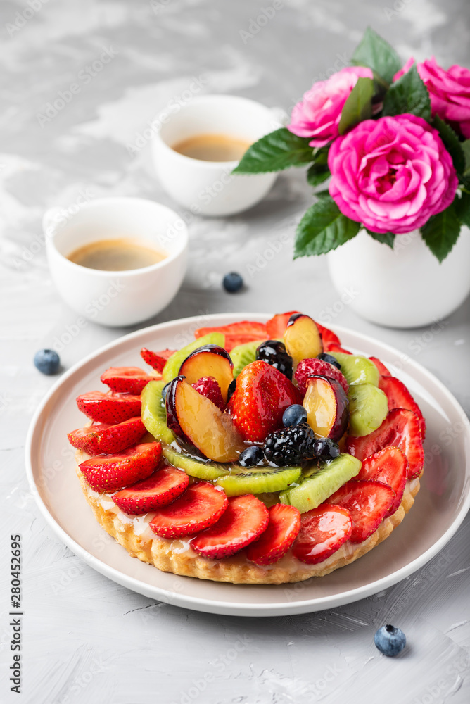 Tart with strawberries, kiwi, plums and cream Tart with strawberries, kiwi, plums and cream