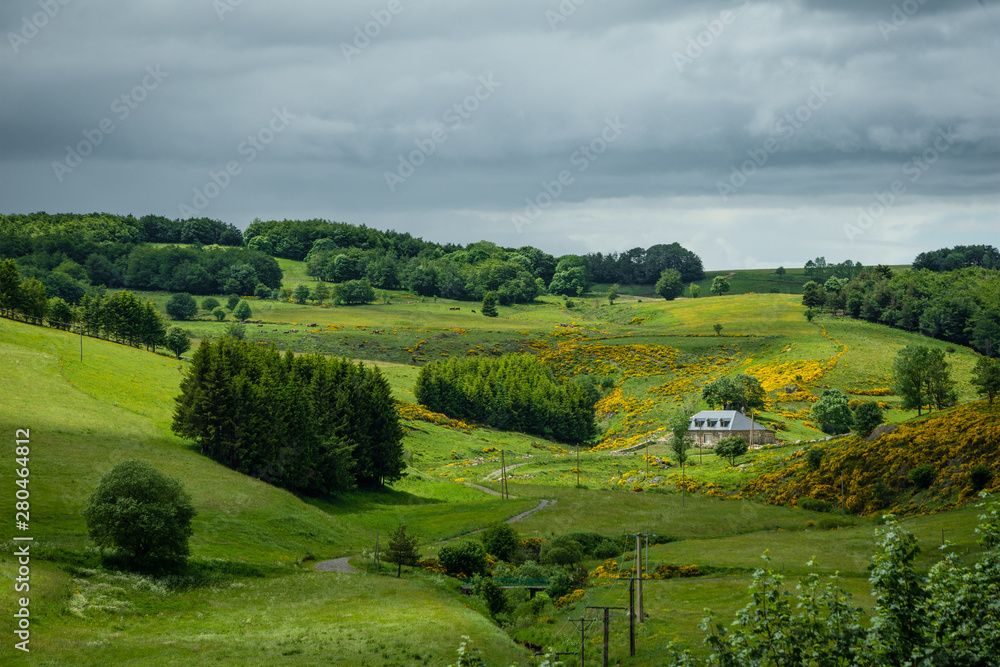 Petite maison sur flan de colline