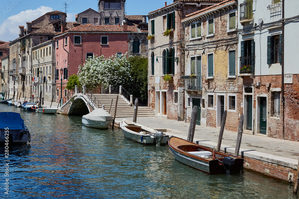 Obraz premium Ponte Brazzo in Venice, Italy. Streets of Venice. Summer