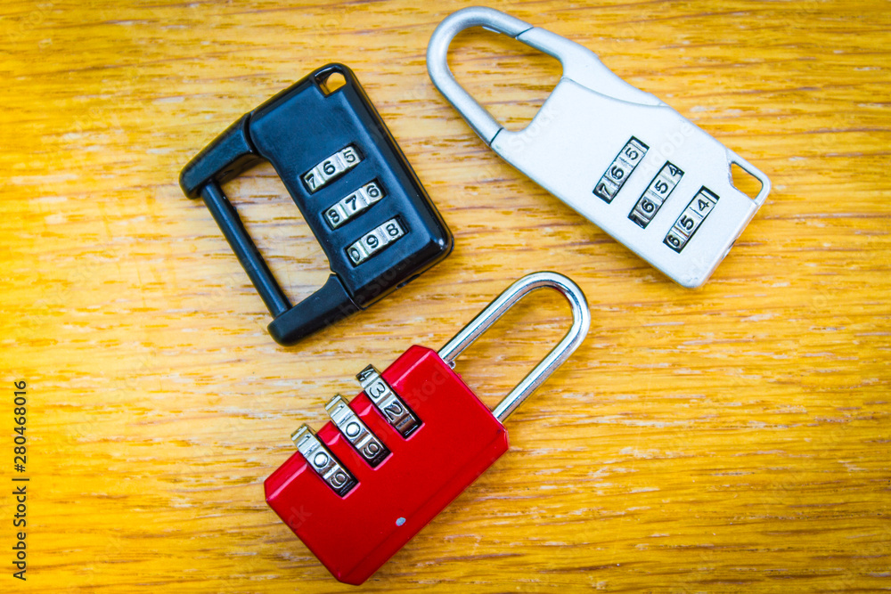 Small combination lock top