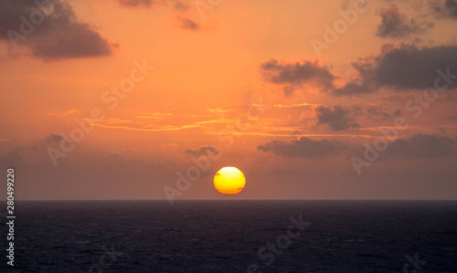 Fototapeta Naklejka Na Ścianę i Meble -  Sunrise over the sea 