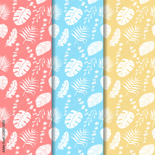 tropical palm leaves seamless floral pattern