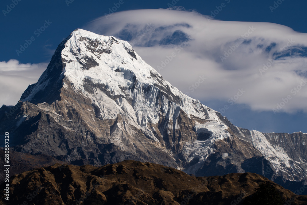 Fototapeta premium Anapurna Sur, detalle de pico al atardecer. belleza y naturaleza. Paisajes increíbles