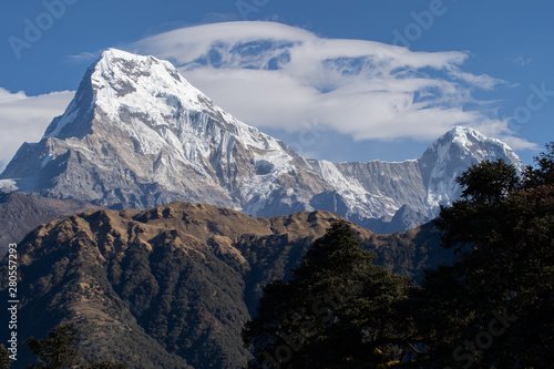 Annapurna Sur, detalle de pico al atardecer. belleza y naturaleza. Paisajes increíbles. Azules atardecer © Roberto