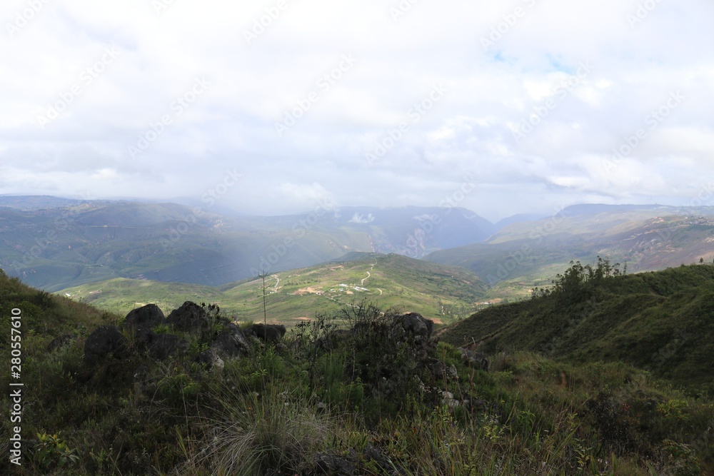 Naklejka premium Wolken über den Anden bei Chachapoyas (Peru)