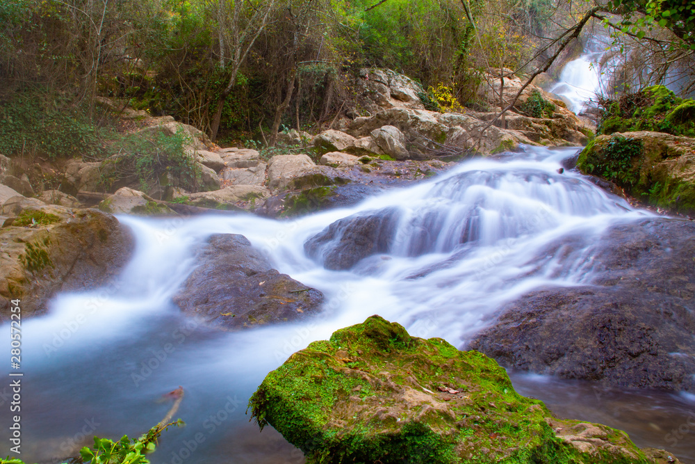 Fototapeta premium Cascada de ribera del Hueznar