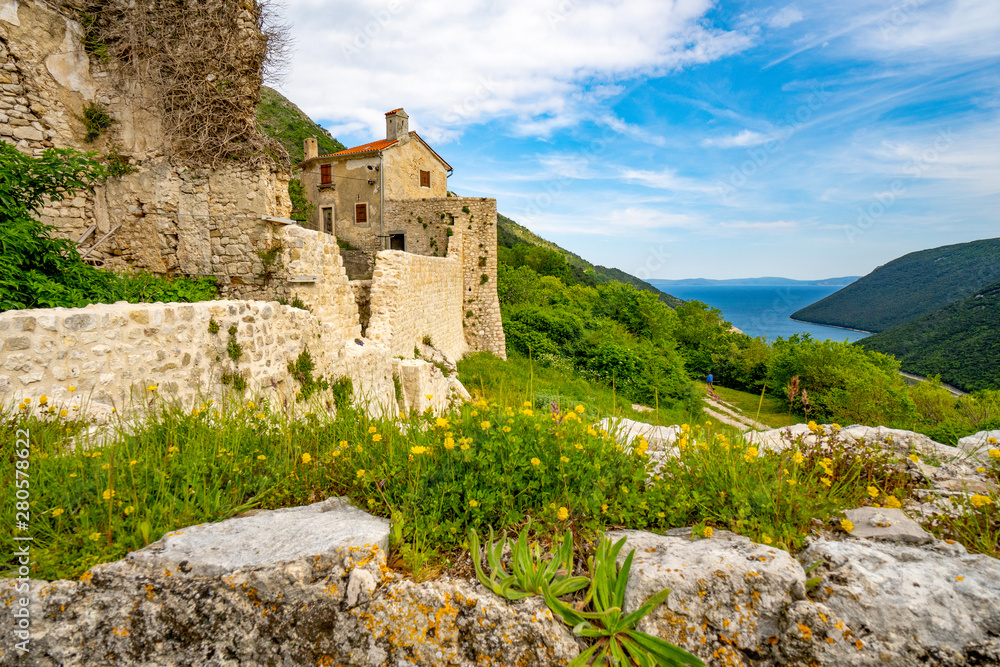 Plomin und Blick über die Adriabucht, Istrien,Kroatien