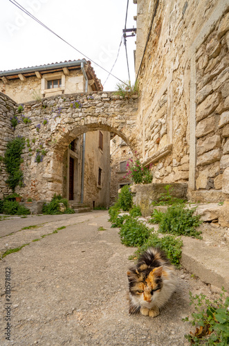 Altstadtgasse Plomin, Istrien,Kroatien © Comofoto