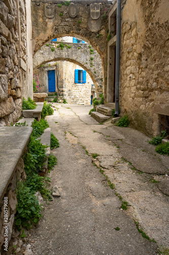 Altstadtgasse Plomin, Istrien,Kroatien photo