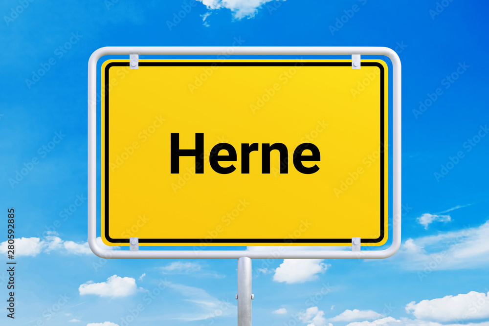 Stadt Herne. Gelbes Schild, Ortsschild, Ortseingangsschild. Himmel mit Wolken.