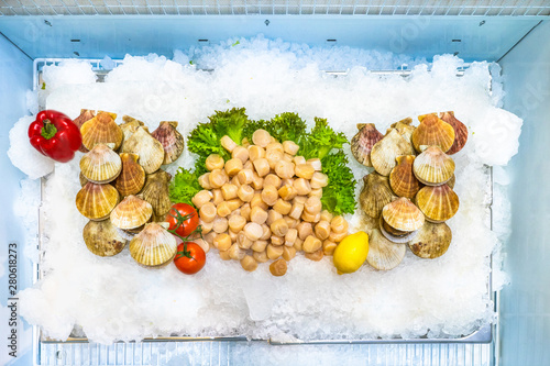 Scallops peeled and unpeele...