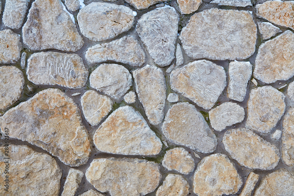 Chất liệu đá tạo nên những họa tiết vô cùng hoành tráng và ấn tượng. Trên bề mặt được tạo ra bởi hàng triệu năm đất đá đóng cứng lại, chúng ta có thể tìm thấy những nét đồ họa tuyệt đẹp. Hãy cùng tìm hiểu về những kiệt tác đầy lịch sử được tạo nên từ chất liệu đá này!