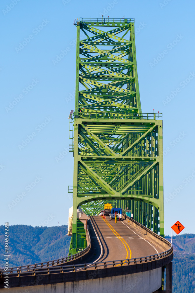 Φωτογραφία Close up view on Astoria-Megler Bridge, a steel cantilever through truss bridge in northwest United States spanning Columbia River between Astoria, Oregon, and Point Ellice near Megler, Washington