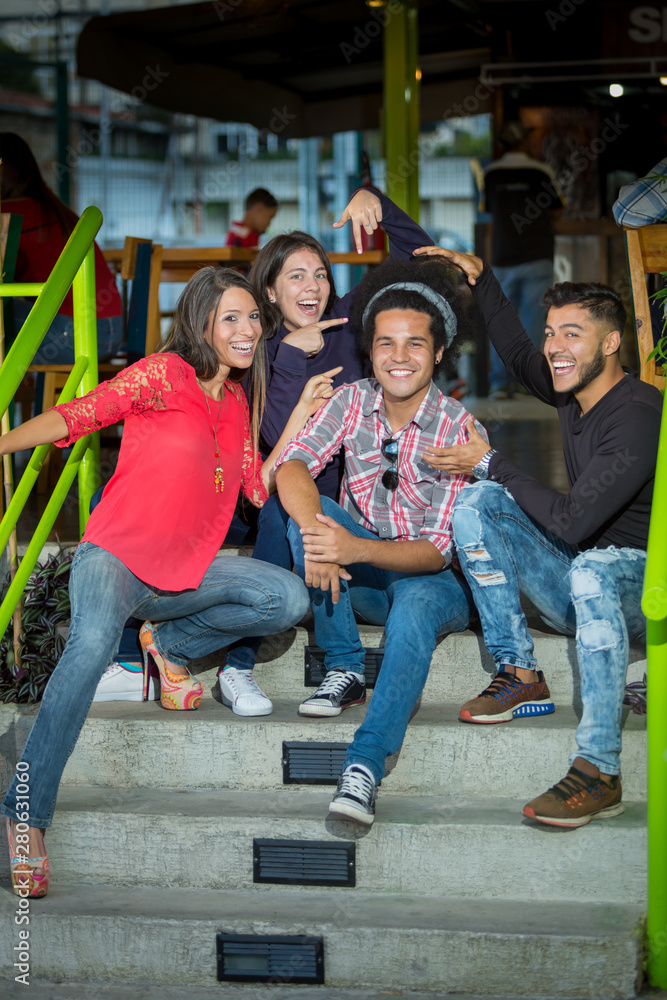 Obraz premium Group of friends having a good time together