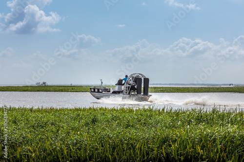 Tableau sur toile Everglades airboat ride in South Florida, National Park