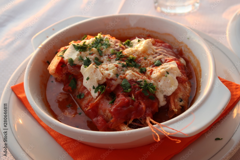Überbackene Garnelen in Tomatensauce Überbackene Garnelen in Tomatensauce