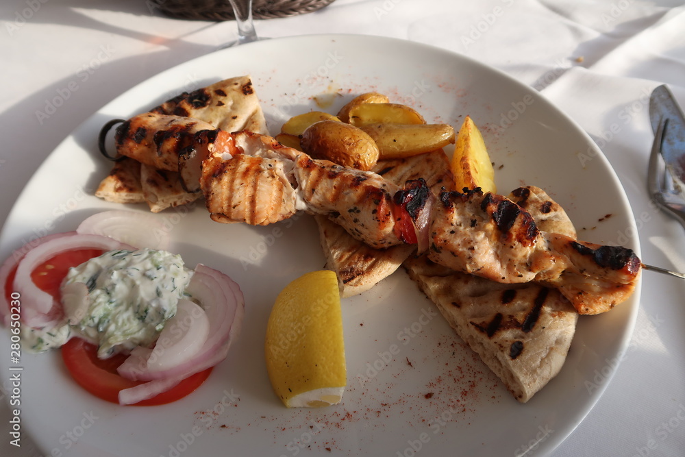 Griechisches Souvlaki Gericht - Fleisch Lecker Griechisches Souvlaki Gericht - Fleisch Lecker