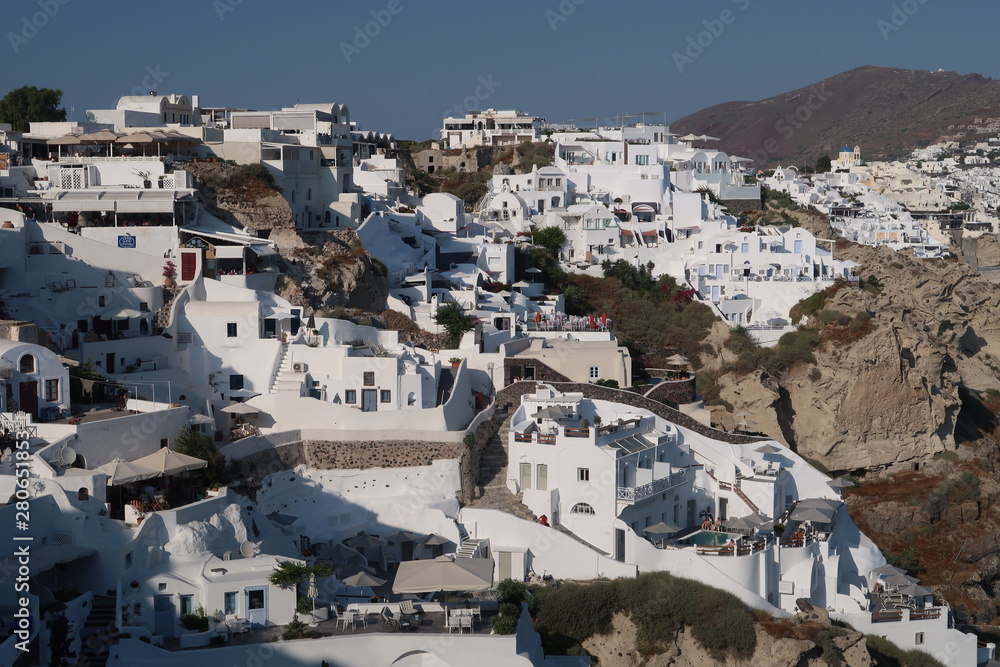 Santorini weiße Häuser am Hang der Caldera