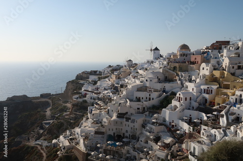 Santorini weiße Häuser am Hang der Caldera