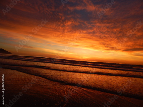 sunset on the beach © Beatriz H. Martins