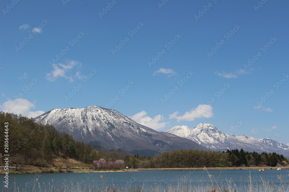 Obraz premium lake in mountains