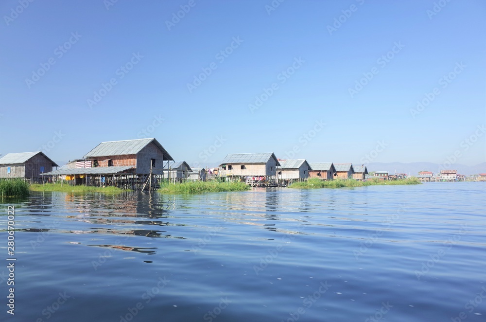 Obraz premium House on the water in Inle lake