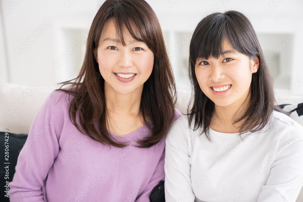 リラックスする親子 リラックスする親子