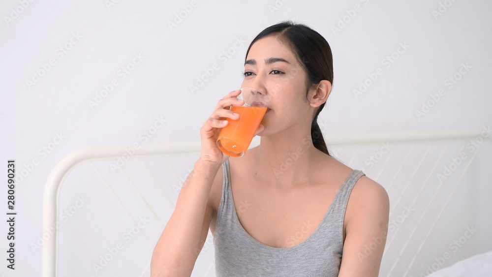 Health concept. Asian women are drinking delicious juices. Health concept. Asian women are drinking delicious juices.