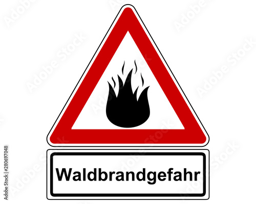 Verkehrsschild zu Waldbrandgefahr