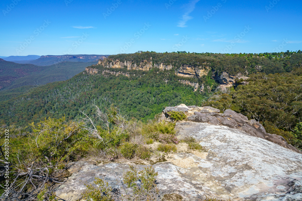 hiking to olympian rock lookout, blue mountains, australia 10