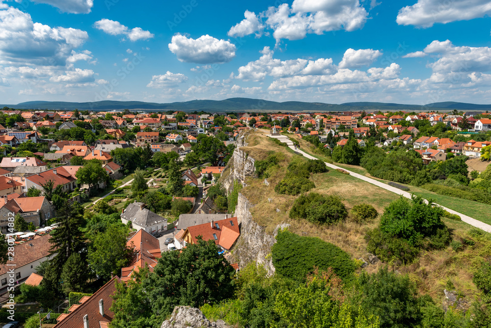 Übersicht über den Stadtrand von Veszprem, einer Stadt in der Naähe des Plattensees, Ungarn
