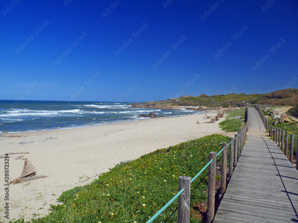 Fototapeta premium pier on the beach